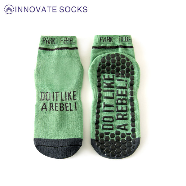 REBEL Ankle Anti Skid Grip Trampoline Park Socks - 翻译中...